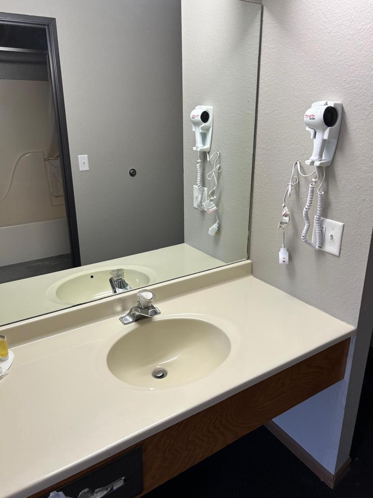 布莱尔速8酒店 Blair 外观 照片